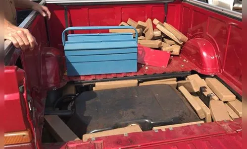 PRE apreende 188 tabletes de maconha em fundo falso de caminhonete