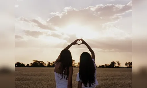 Polícia prende mulher na Tanzânia por causa de vídeo de beijo homossexual