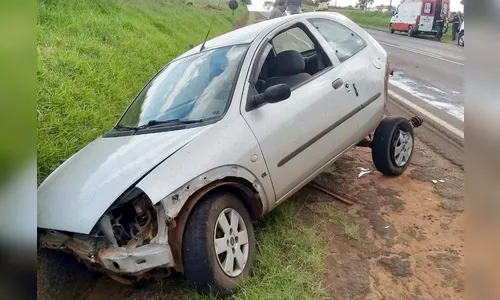 Mulher fica ferida após capotamento em Faxinal