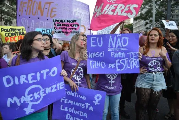 Mulheres protestam contra PEC 181 que pode criminalizar o aborto, na Avenida Paulista Foto: Rovena Rosa/Agência Brasil