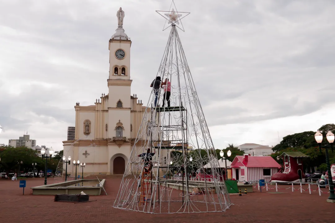 Bom Velhinho abre programação natalina em Apucarana