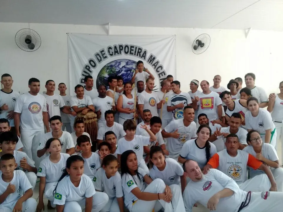 Capoeiristas de Arapongas participam de encontro regional