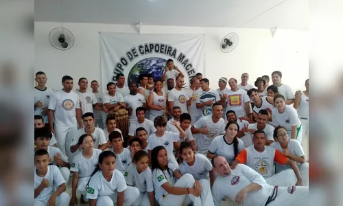 Capoeiristas de Arapongas participam de encontro regional
