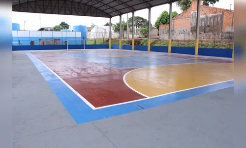 Prefeitura conclui melhoramentos na quadra de esportes da Escola Aleydah