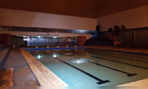 
							Veículo de prefeitura é jogado dentro de piscina no Paraná
						
						
