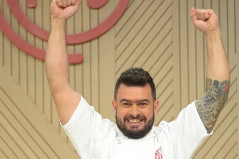 Pablo vence o MasterChef Profissionais 2017 (Reprodução/Twitter)