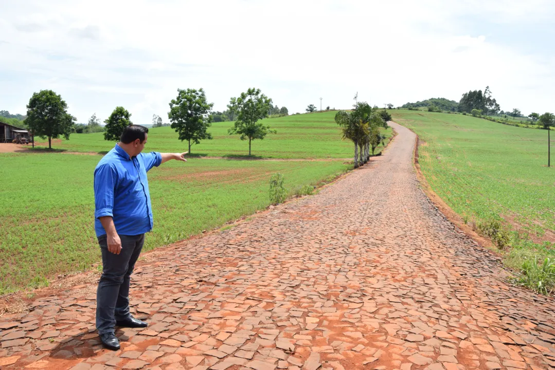 Lunardelli investe R$ 1,1 mi para pavimentar estrada rural