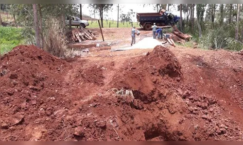 Prefeitura de Novo Itacolomi recupera ponte em zona rural