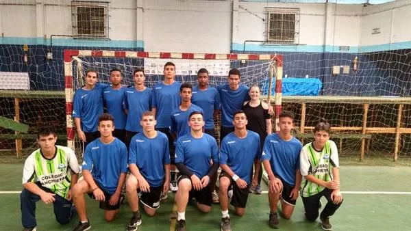 O time juvenil do Colégio Estadual Padre José de Anchieta foi campeão da Copa Platão - Foto: Divulgação