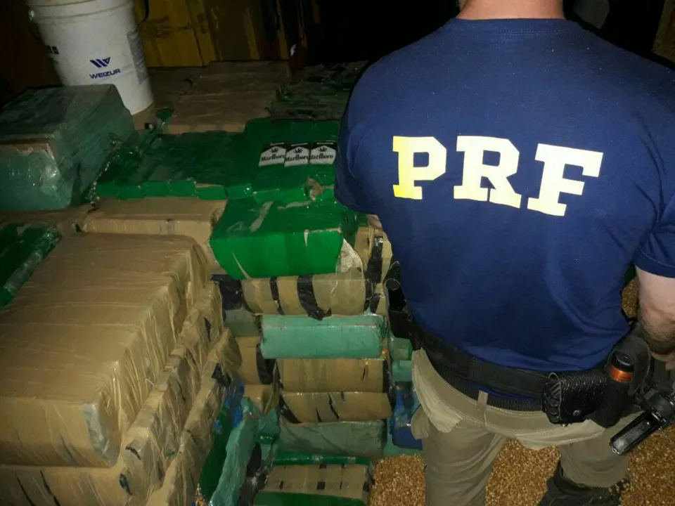 Maconha estava escondida em carga de milho - Foto: PRF/Divulgação