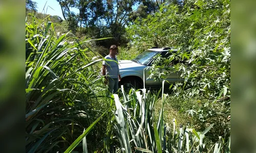 Polícia encontra caminhonete roubada em Jardim Alegre