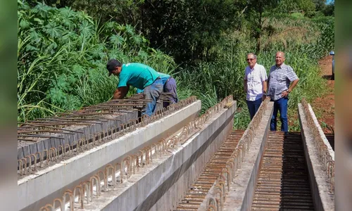 Secretaria de Obras vistoria trabalho de recuperação de ponte