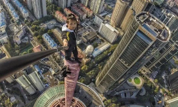 Wu ganhou fama por fazer fotos e vídeos incríveis em arranha-céus - Reprodução/Twitter