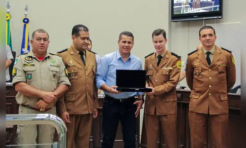 Câmara de Arapongas homenageia bombeiros