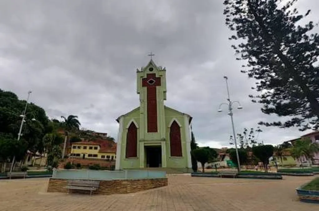 Costa vive em um asilo na cidade de Pescador (MG) (Reprodução /Google - Street view)