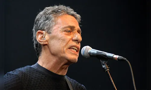 Chico Buarque quebra silêncio e fala sobre ataques nas ruas e na internet