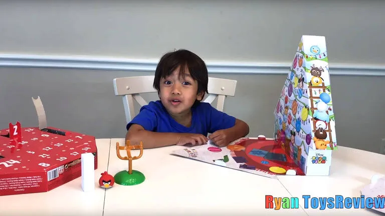 Garoto de seis anos ganha R$ 36,6 milhões por ano com canal de brinquedos