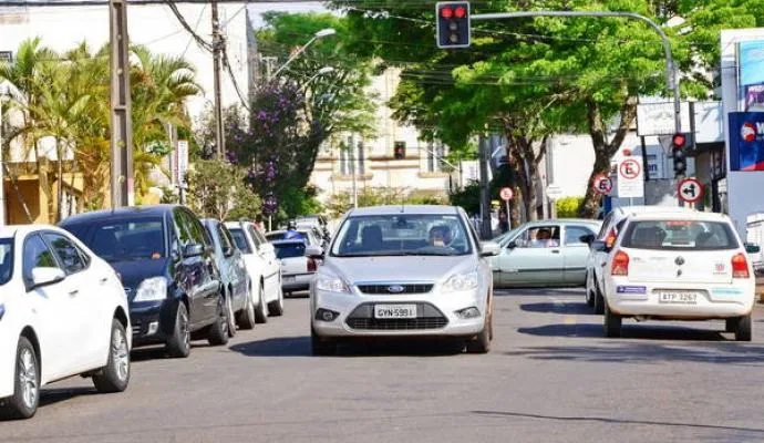 Semáforos na área central vão funcionar 24 horas em Apucarana