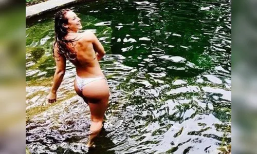 De calcinha e de topless, Paolla Oliveira diz que natureza é movimento