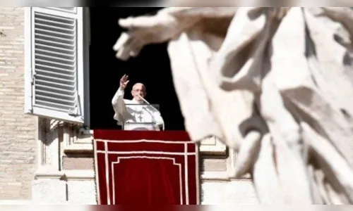 
							Papa Francisco festeja 81 anos com 'bolo de herói' e velinhas em pizza no Vaticano
						
						