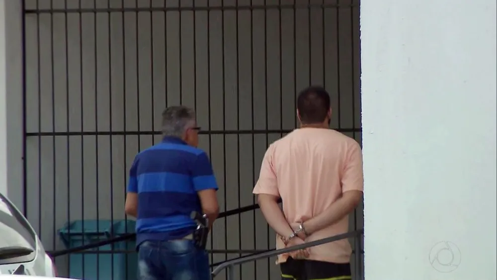 Filho do juiz passou por exames de corpo de delito e foi conduzido para Central de Polícia em João Pessoa (Foto: Reprodução/TV Cabo Branco)