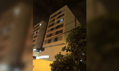 Mãe ameaça jogar bebê na janela de apartamento após brigar com marido 