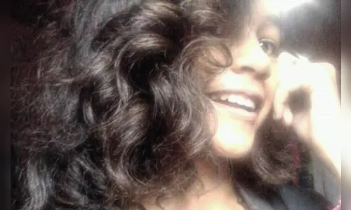 Menina de 12 anos morre eletrocutada enquanto enfeitava árvore de Natal