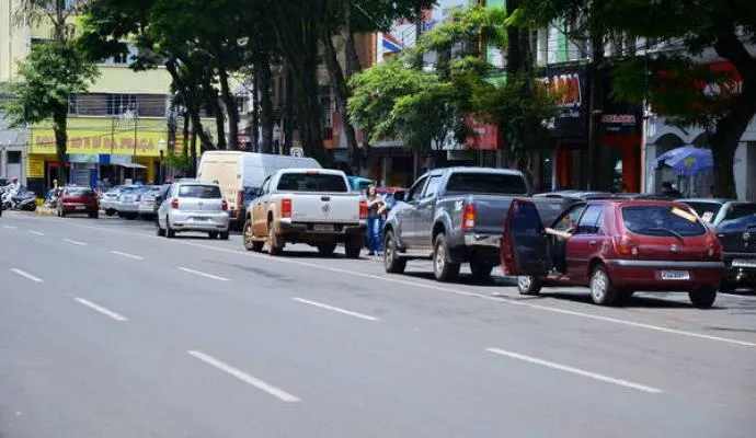 Encontrar vaga para estacionar veículo na área central de Apucarana não é fácil Foto: Tribuna do Norte