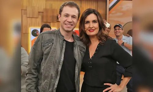 Fátima Bernardes se esquiva de piada de Leifert sobre seu namoro  