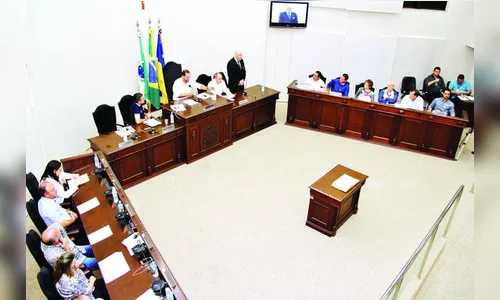 Câmara de Arapongas limpa pauta para entrar no recesso