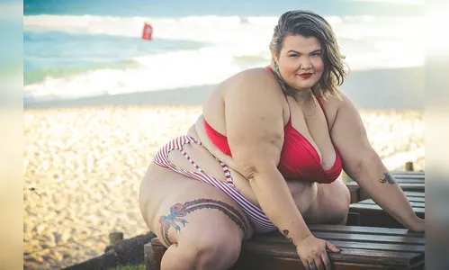 Bailarina plus size de Anitta, Thais Carla posa nua para debater conceito de belo
