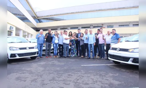 
							Prefeitura de Arapongas recebe novos veículos para as áreas de saúde e educação
						
						