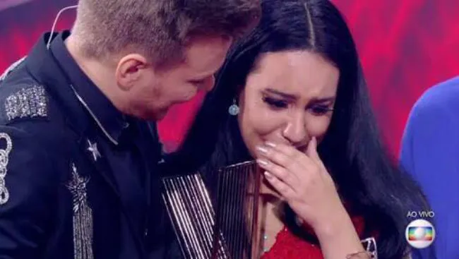 Rejeitada por todos os técnicos em 2016, Samantha vence The Voice Brasil e Teló é tricampeão
