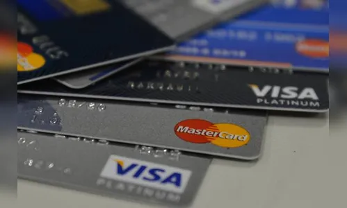 BC: taxa do rotativo do cartão de crédito cai para 218,3% ao ano