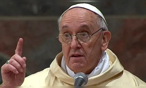 Fé exige respeito aos imigrantes, diz papa Francisco na Missa do Galo