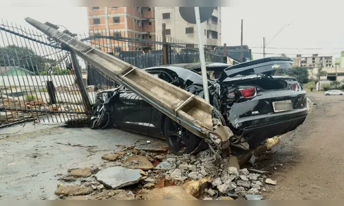 Jovem é preso após causar acidente e bater contra poste durante fuga 