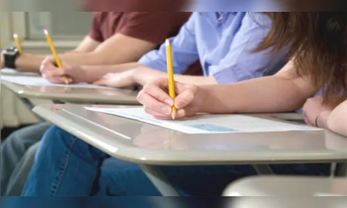 Concursos e testes seletivos no Paraná oferecem 460 vagas; salários chegam a R$ 12 mil