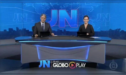 Bonner briga com mulher que filmou acidente com pé em painel de carro: “Não pode”