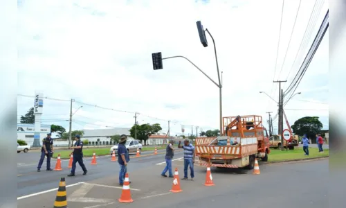 
							Prefeitura de Arapongas instala semáforos no cruzamento da Havan
						
						