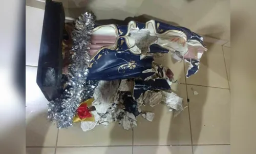 
							Homem invade igreja e quebra todas imagens sacras do templo religioso
						
						