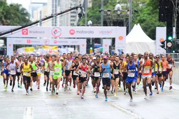 A prova reuniu 30 mil corredores de 40 países, fechando o ano esportivo nacional em grande estilo - Foto: Divulgação