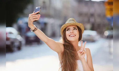 Obsessão por tirar selfies pode ser considerada transtorno mental