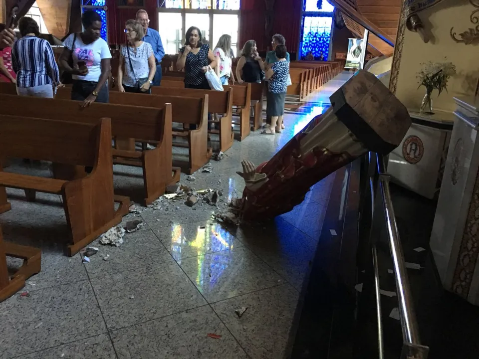 Homem invadiu a Catedral de Londrina e quebrou a estátua do padroeiro da cidade  - FOTO Divulgação - Whatsapp​