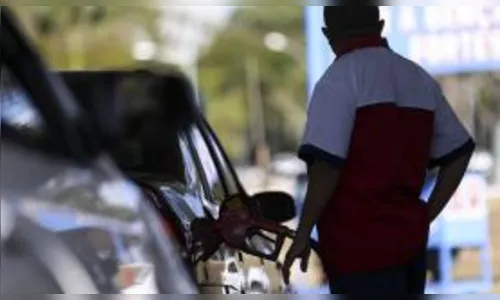 Preços da gasolina e do diesel diminuem hoje nas refinarias