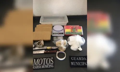 Mais de oito quilos de drogas são apreendidos no Conjunto Palmares, em Arapongas