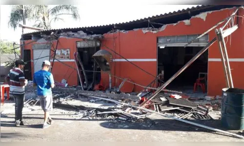 
							Marquise de bar desaba e deixa três pessoas feridas, uma em estado grave 
						
						
