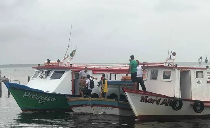 Grupo de turistas que foi passar o dia na Ilha do Mel precisou  ser resgatado- Foto: Cidadão em Ação/Folha do Litoral
