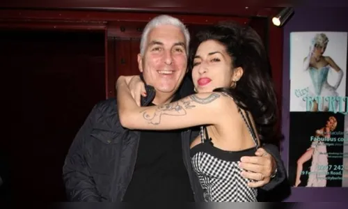 Pai de Amy Winehouse afirma que recebe visitas do espírito da filha