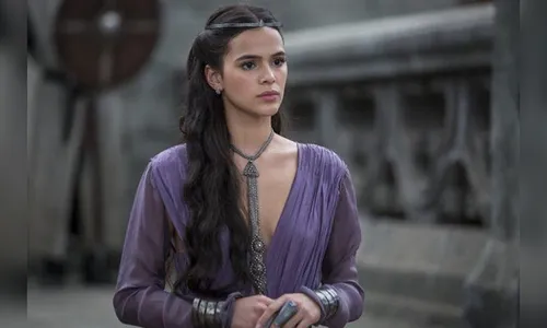 Neymar dá bronca em Bruna Marquezine na estreia de “Deus Salve o Rei”