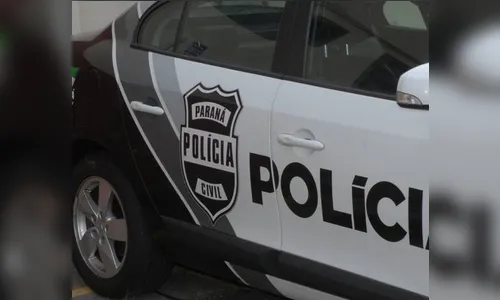 Padrasto estupra enteada de 11 anos e depois mãe bate na filha por ciúmes do marido; casal foi preso